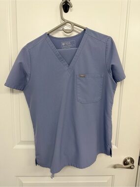 FIGS Women’s Catrina Scrub Top in vapor blue